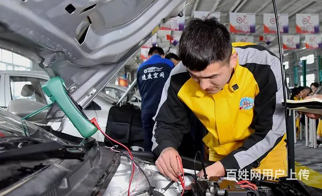 乌鲁木齐市万通技工学校可以学习汽车发动机维修技术 - 图片