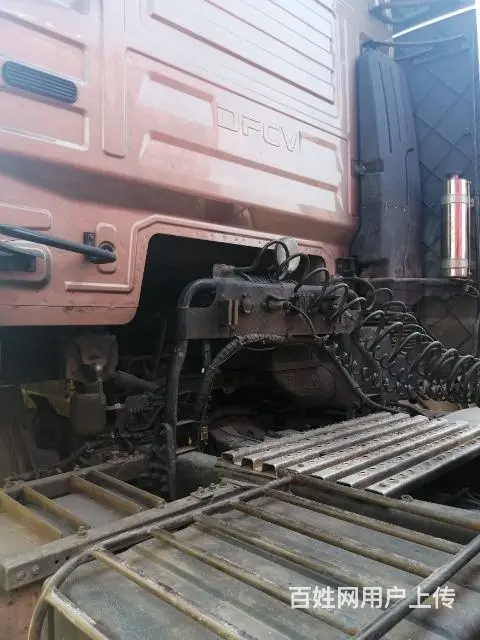 560马力东风天龙旗舰牵引车 - 图片 5