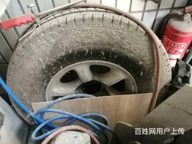 猎豹车轮胎+钢圈 - 图片 1