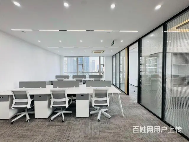核心商圈里，地铁旁精装办公室出租，带家具3加1格局，可看视频 - 图片 3