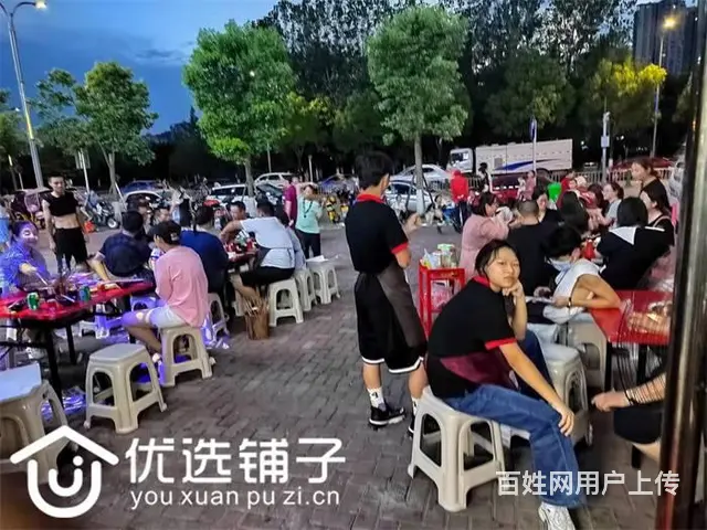 （优选铺子）王府景百货楼下88平串串店转让（带夹层） - 图片 1