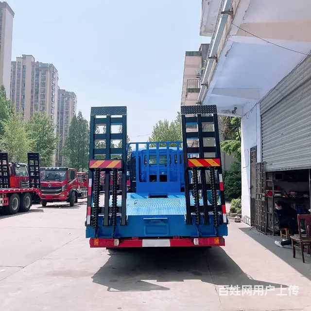 重汽豪沃TX单桥6米8低平板拖车 拉15吨挖机设备 - 图片 5